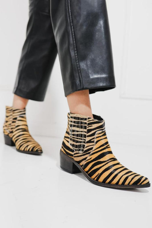 Botas de Tornozelo Amarelas com Estampa de Zebra, Bico Apontado e Salto Baixo em Bloco [Pré-Encomenda]