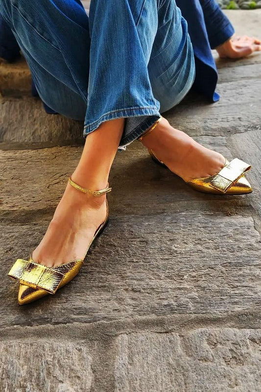 Ballerine dorate con cinturino alla caviglia decorato con fiocco e punta affilata [Pre-ordine]