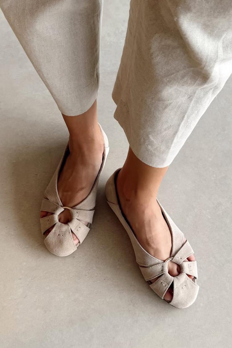 Sandali beige con punta tonda e fori a O in tinta unita [Pre-ordine]