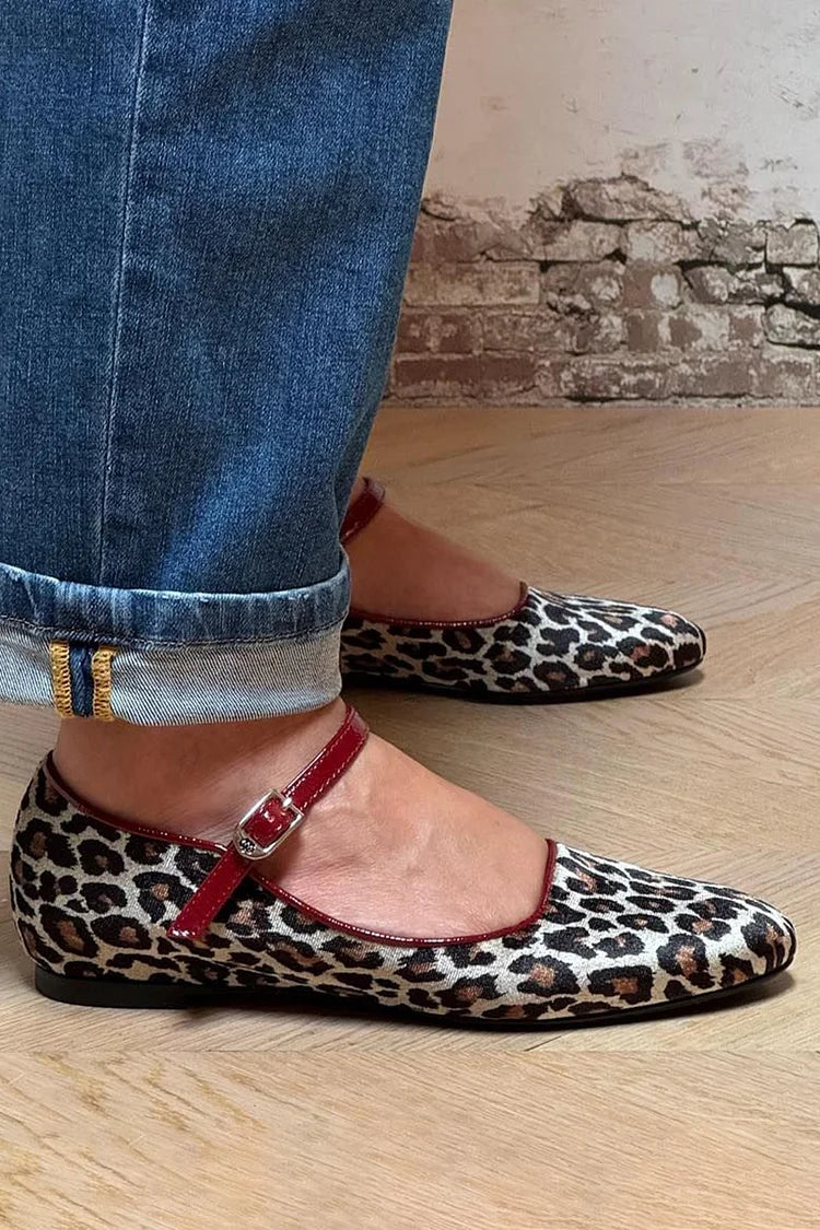 Sapatilhas bege com estampa de leopardo e fivela no peito do pé [Pre Order]