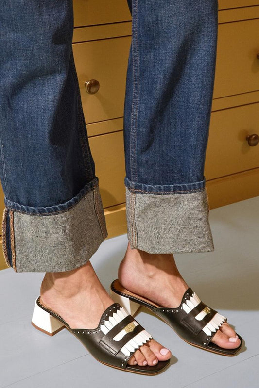 Scarpe con tacco largo e punta aperta color block con decorazioni a frange nere [Pre-ordine]