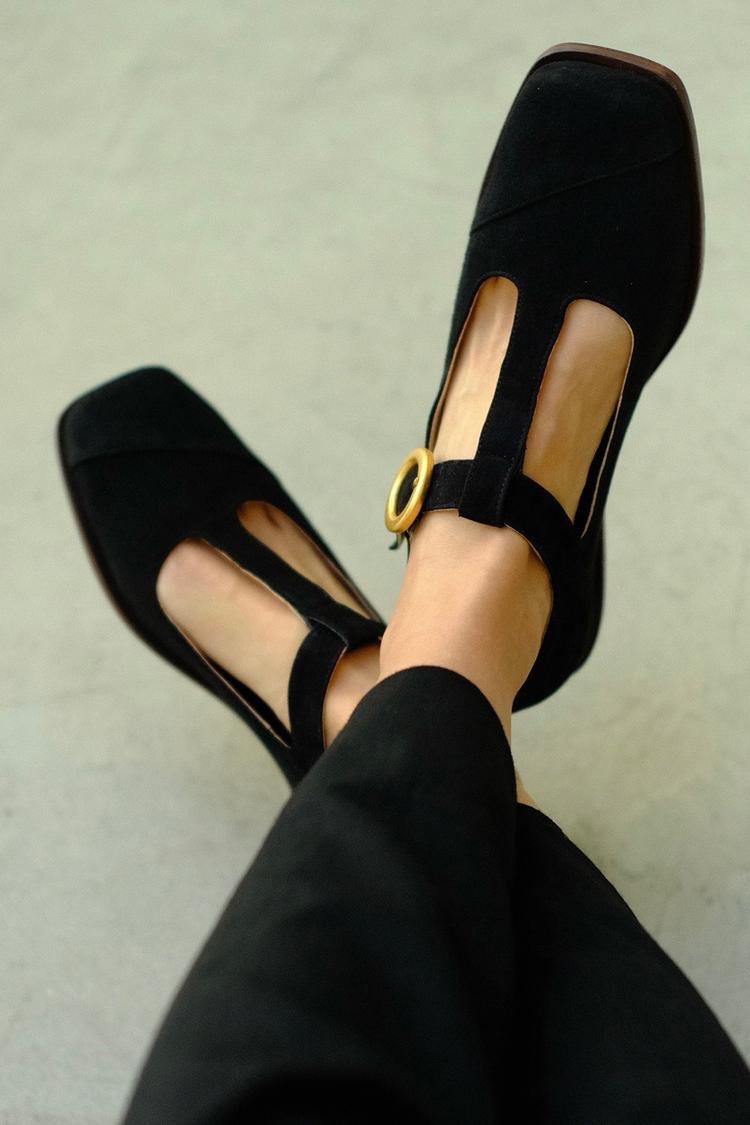 Scarpe basse nere con punta quadrata, cinturino a T in tinta unita e fibbia [Pre-ordine]