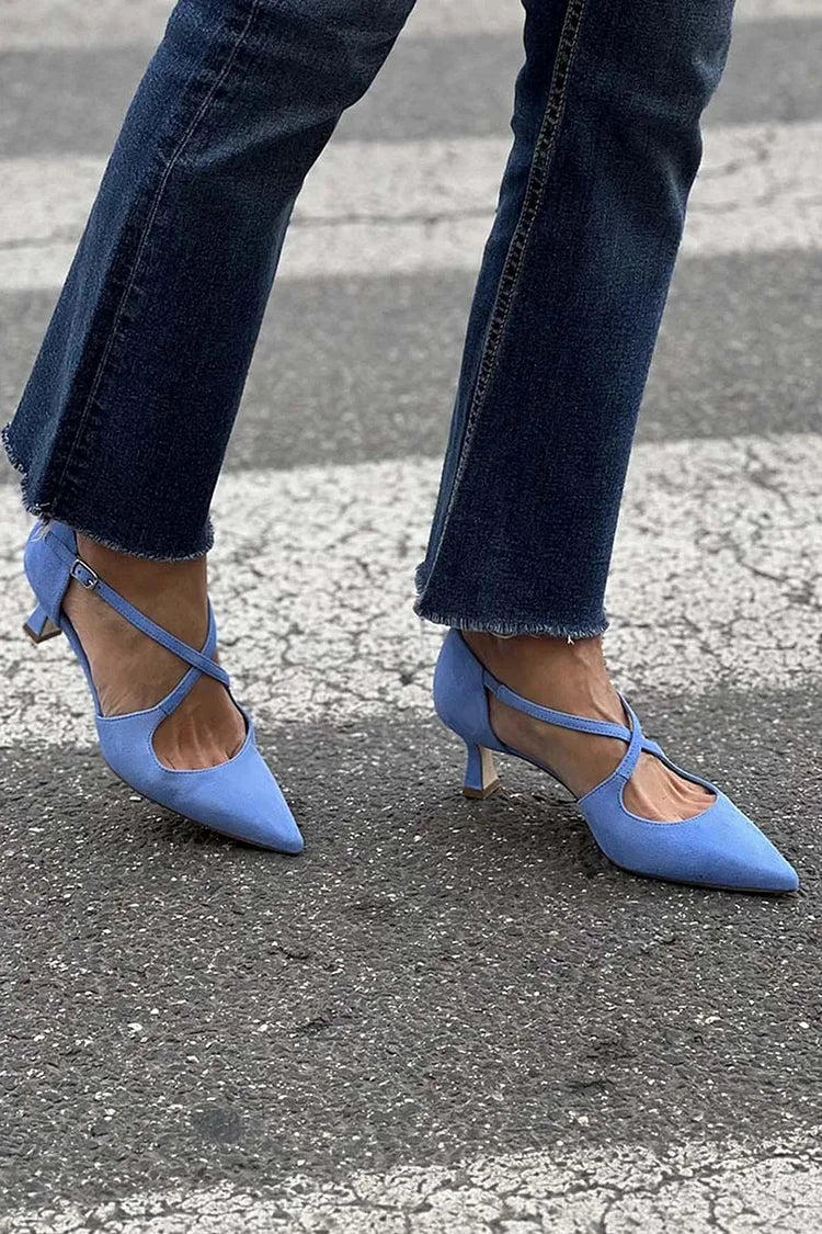 Scarpe con tacco a gattino blu, punta affilata, cinturino incrociato e fibbia