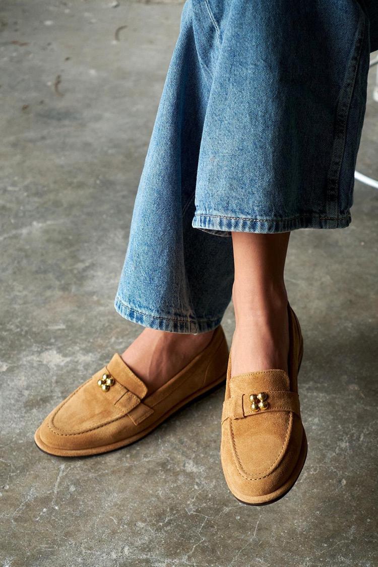 Décor en métal Mocassins camel unis à bout rond [Précommande]