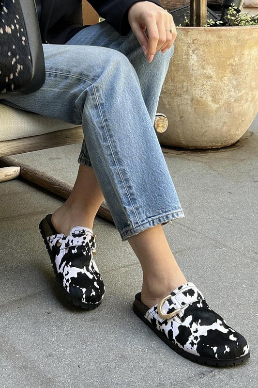 Pantofole nere con punta tonda e fibbia con cinturino stampato a mucca [Pre-ordine] 