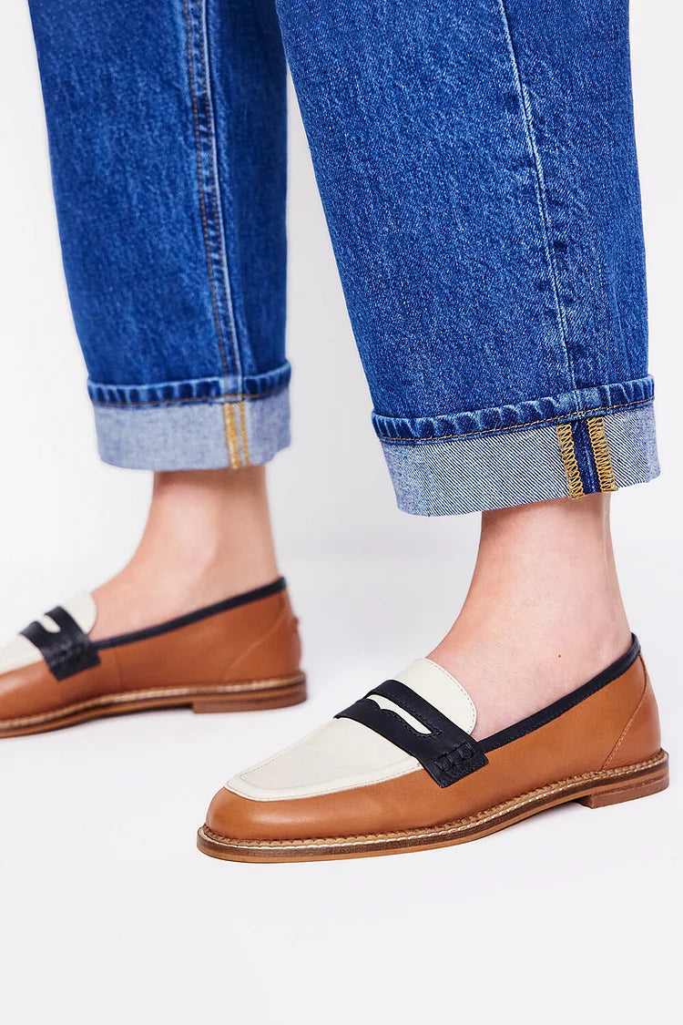 Brązowe mokasyny typu slip-on z okrągłym noskiem i kolorowymi blokami [Przedsprzedaż]