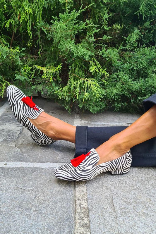 Loafer im Retro-Stil mit Zebramuster, Fransenbesatz