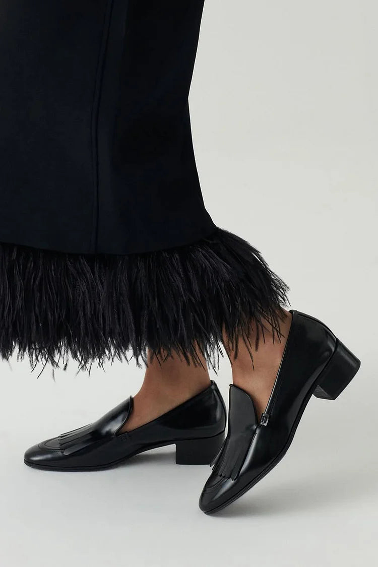 Schwarze Slipper mit Fransenbesatz, runder Zehenpartie und niedrigem Blockabsatz [Pre Order]