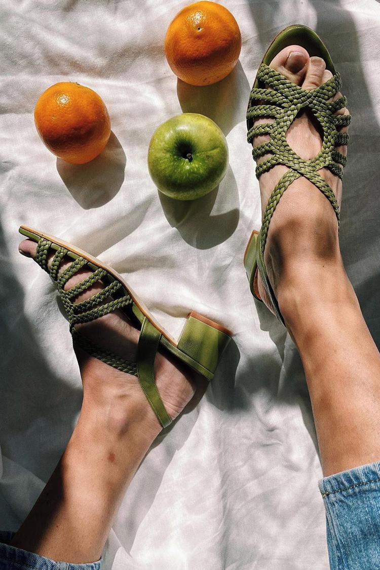 Scarpe con tacco grosso verdi, punta affilata, cinturino intrecciato e traforato [Pre-ordine] 