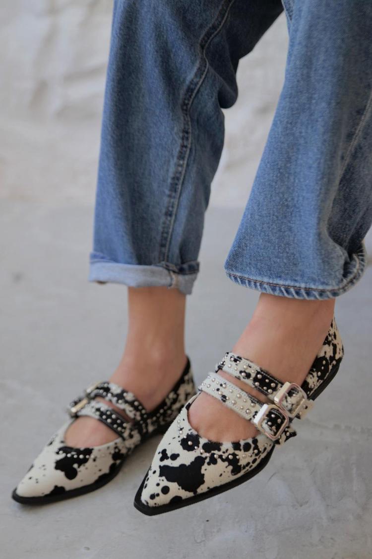 Cow Pattern Metal Rivets Decor Pointed Toe Beige Flats [Pre Order]