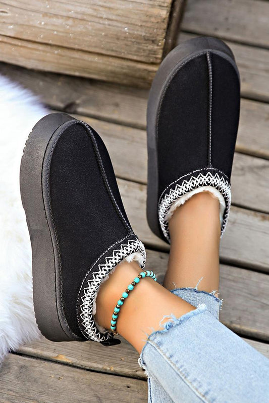 Stivali da neve bassi con plateau e fodera in pelliccia sintetica con motivo a punto scamosciato 