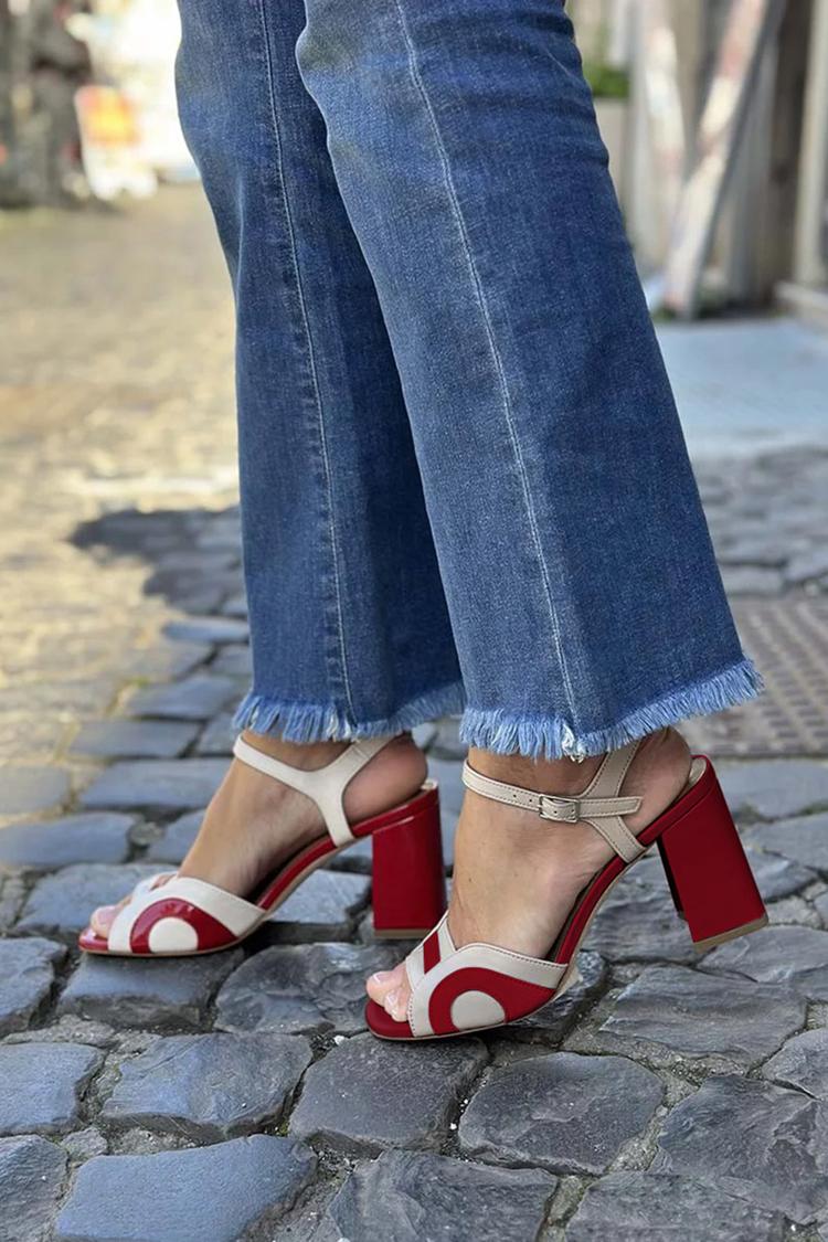 Tacones gruesos rojos con punta abierta y diseño patchwork en bloques de color [Reserva]