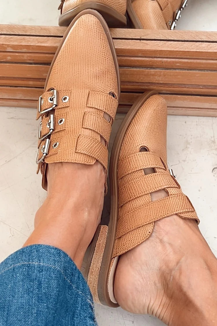 Mules marroni con cinturini multipli e fibbie, punta affilata [Pre-ordine]