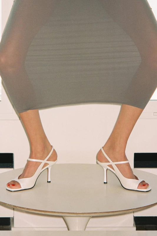 Scarpe con tacco a spillo bianche con cinturino incrociato e punta aperta [Pre-ordine]