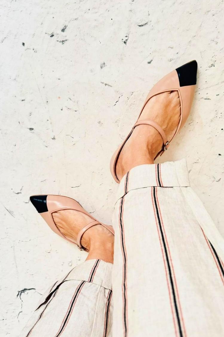 Scarpe basse color block con punta affilata, fibbia e cinturino sul collo del piede [Pre-ordine]