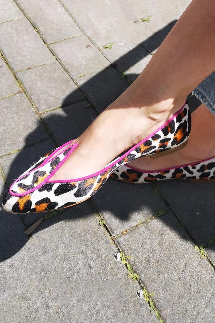 Białe baleriny w szpic z łatami w wzór lamparta [Przedsprzedaż]