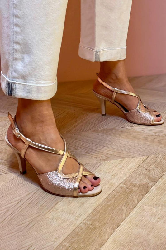Scarpe con tacco a spillo color champagne con punta aperta e fibbia a cinturino incrociato e glitter [Pre-ordine]