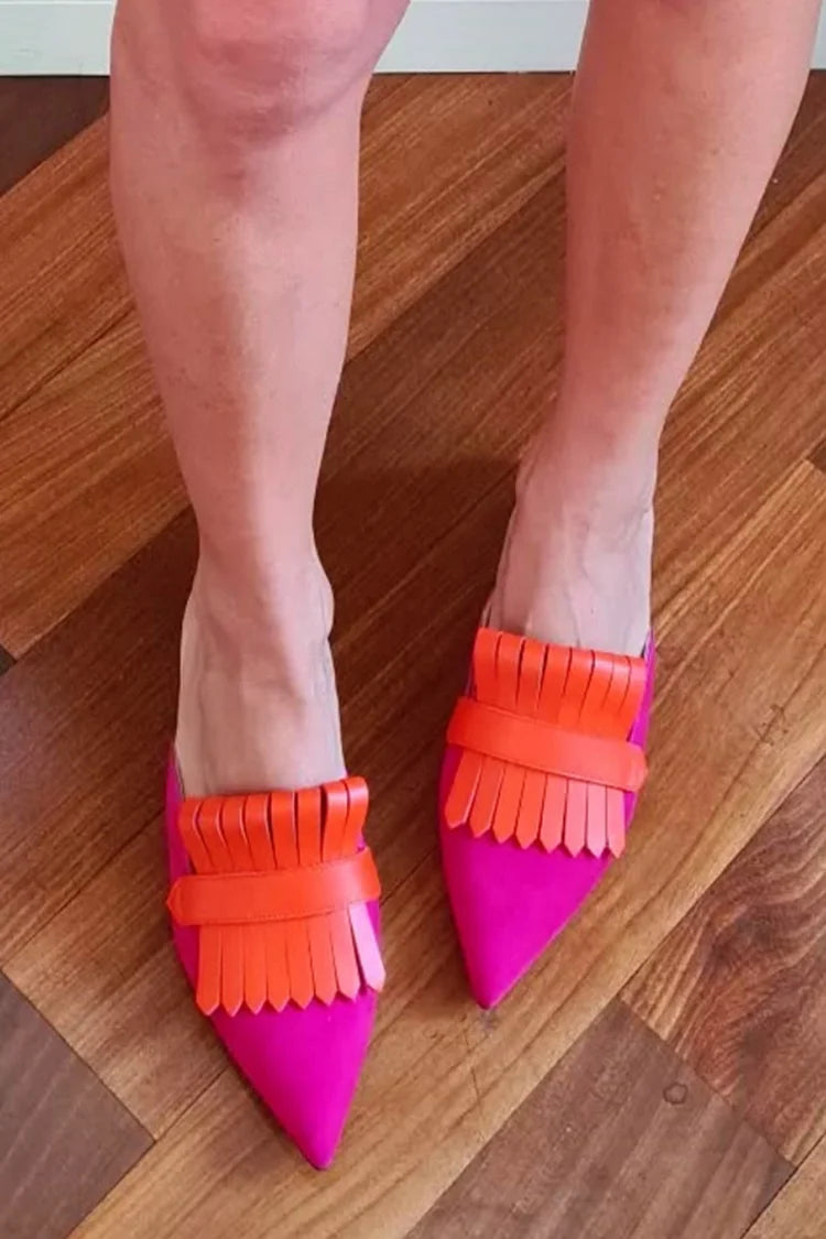 Mules fucsia con punta affilata e frange colorate