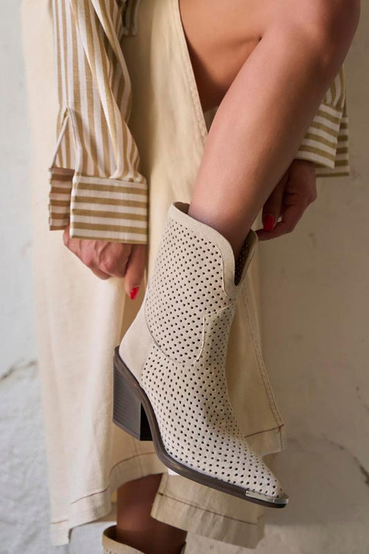 Botas Western de Salto Grosso Pontiagudo em Pele Sintética Perfurada [Pré-Encomenda]