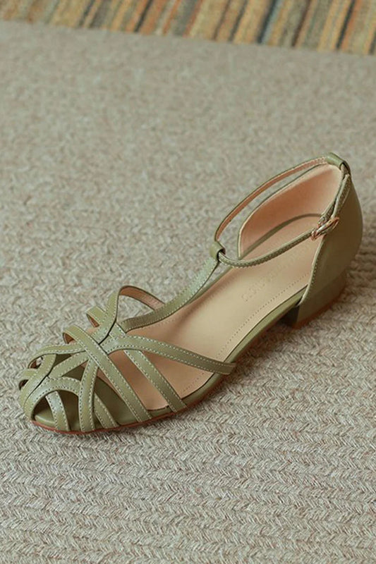 Durchbrochene Schnalle Geschlossene Zehen T-Riemen Hohle Klobige Absatz Sandalen