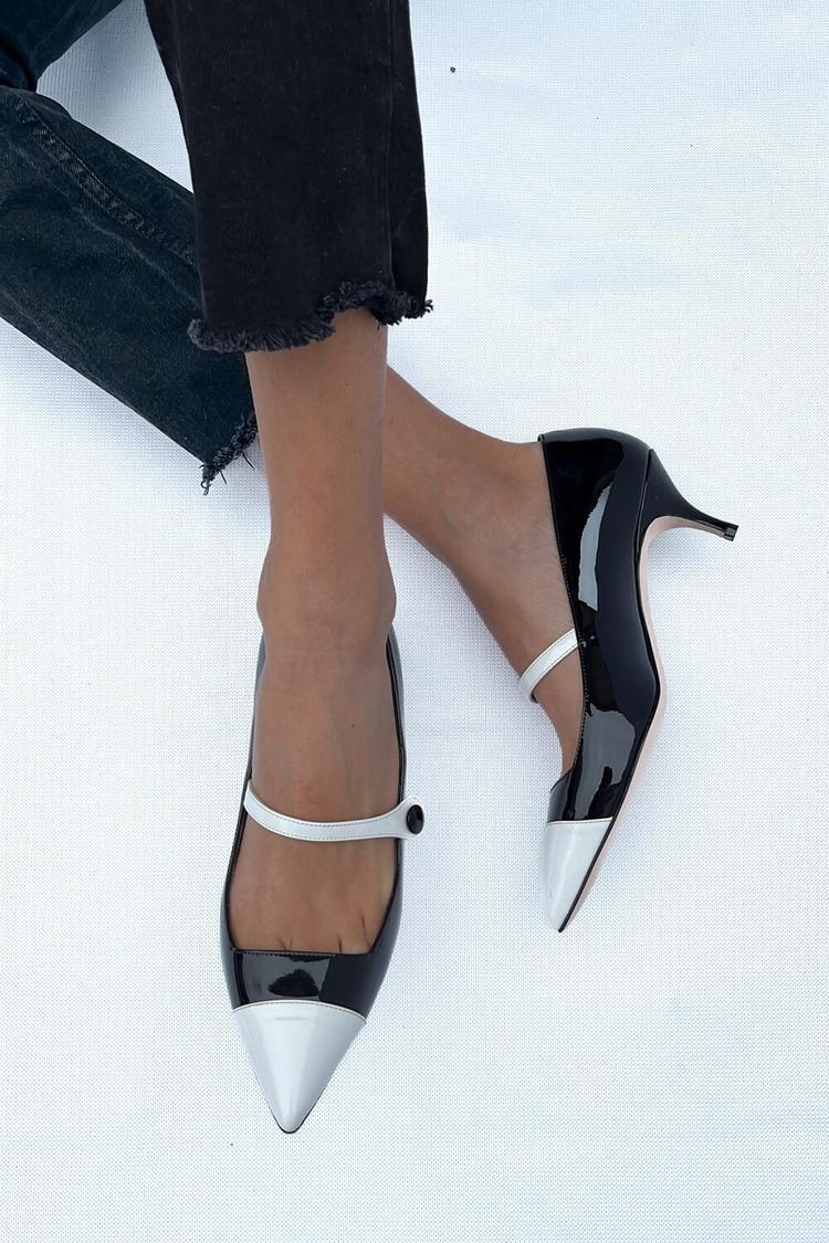 Scarpe con tacco a gattino nere con cinturino sul collo del piede colorblock e fibbia a punta [Pre-ordine]