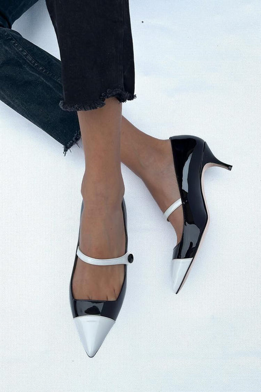 Scarpe con tacco a gattino nere con cinturino sul collo del piede colorblock e fibbia a punta [Pre-ordine]