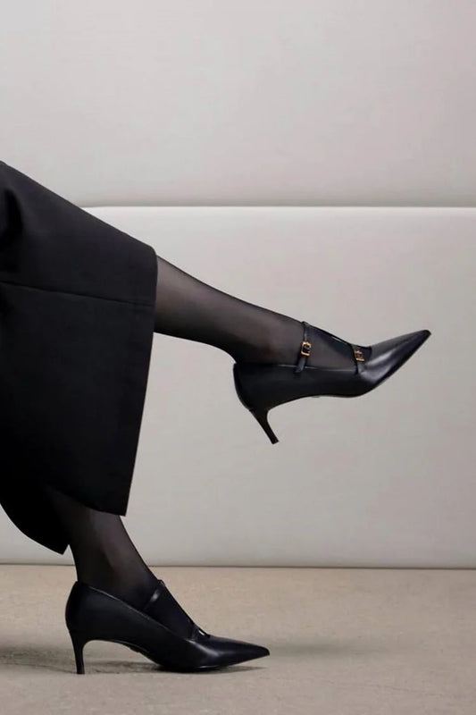 Scarpe con tacco a spillo nere con cinturino incrociato e fibbia a punta [Pre-ordine]