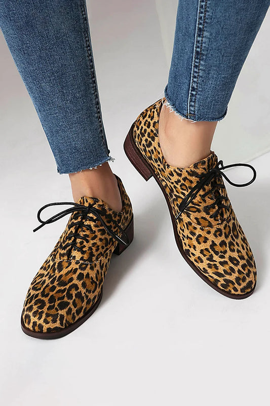 Oxfords con punta tonda, tacco basso e lacci, patchwork con stampa leopardata 