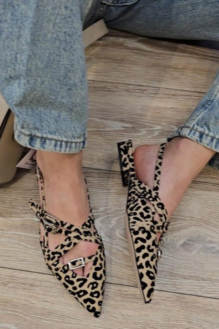 Ballerine color cachi con cinturino posteriore, punta affilata, cinturini incrociati e stampa leopardata [Pre-ordine] 