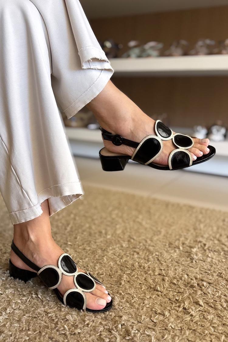 Scarpe con tacco grosso e cinturino posteriore colorblock con punta tonda [Pre-ordine]