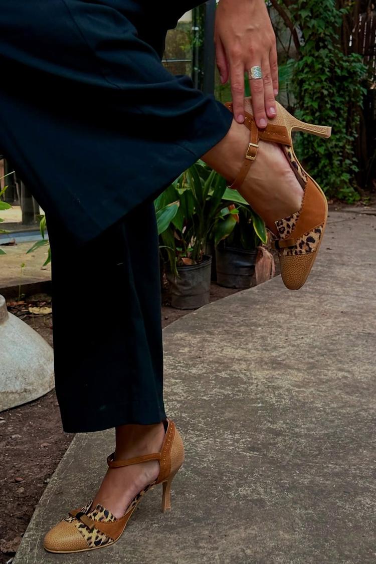 Scarpe con tacco a spillo marroni con cinturino alla caviglia e stampa leopardata [Pre-ordine] 