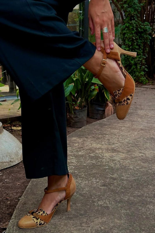 Scarpe con tacco a spillo marroni con cinturino alla caviglia e stampa leopardata [Pre-ordine] 