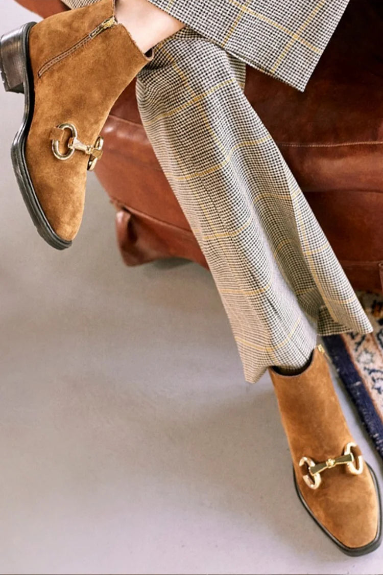 Botas de Tornozelo Castanhas com Zíper, Biqueira Quadrada e Decoração em Metal [Pré-Encomenda]