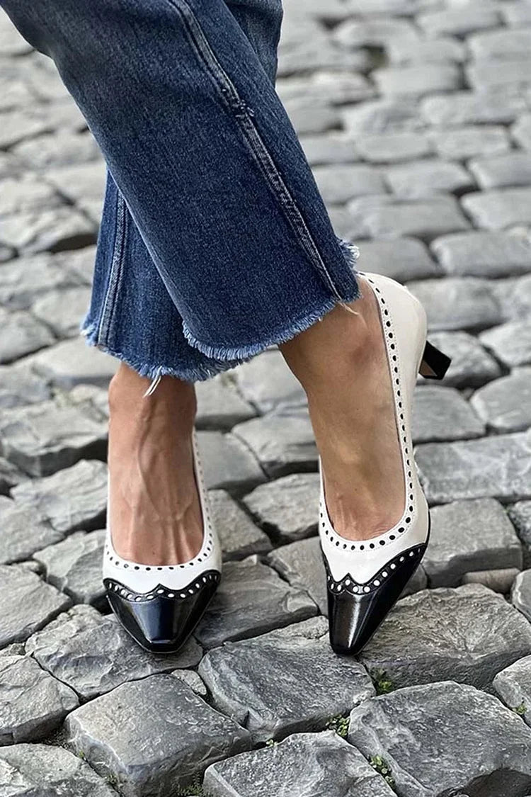 Scarpe con tacco basso bianche con punta quadrata e blocchi di colore traforati [Pre-ordine]