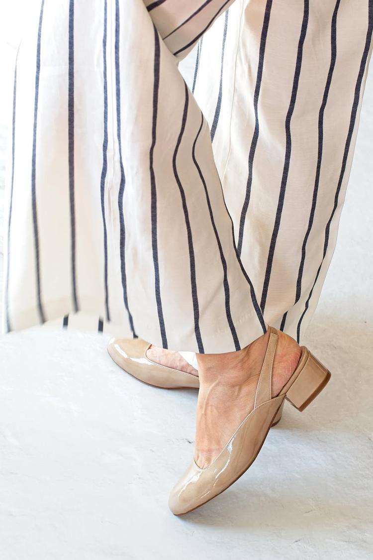 Scarpe con tacco basso color cachi, con cinturino posteriore e punta tonda, tinta unita [Pre-ordine]