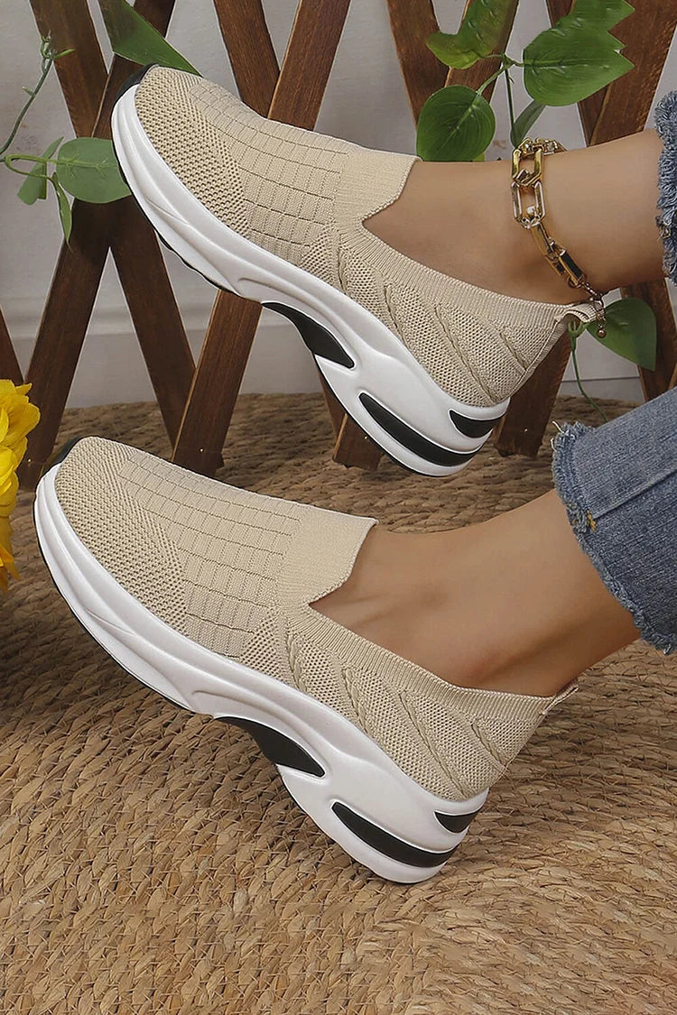 Scarpe casual da ginnastica con zeppa, punta rotonda, in maglia tinta unita