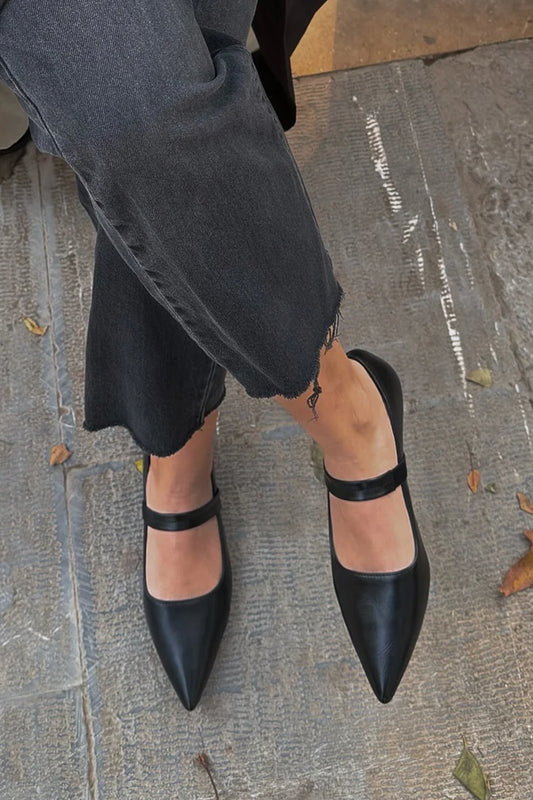 Scarpe basse nere con punta affilata e cinturino sul collo del piede in tinta unita [Pre-ordine] 