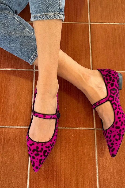 Fuchsia-Loafer mit spitzer Zehenpartie, Riemchen und Schnalle im Leopardenmuster [Pre Order]