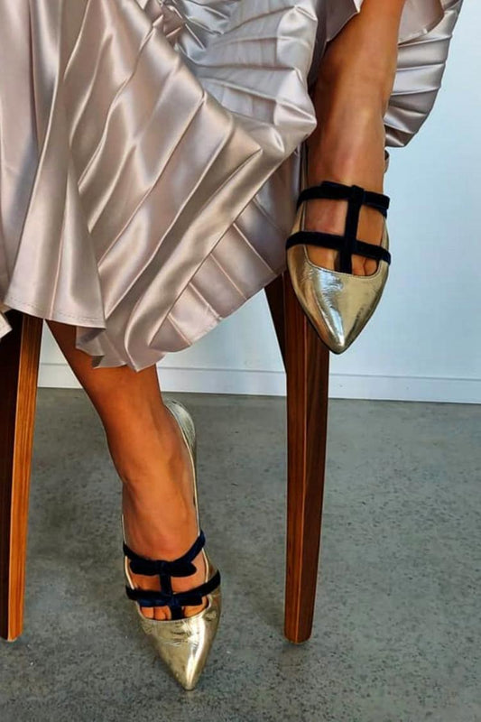 Ballerine dorate con punta a punta, cinturino incrociato e fiocco [Pre-ordine]