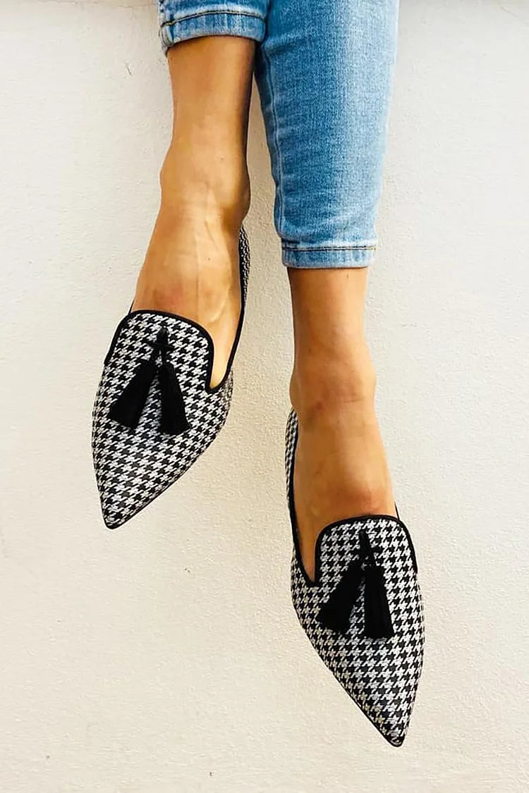 Zapatos planos con punta puntiaguda y estampado de patrón de borlas de cuero sintético 