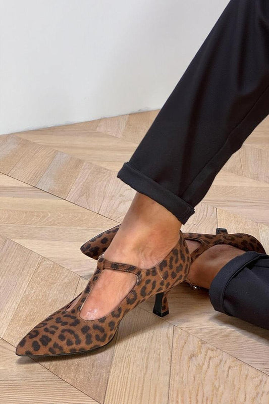 T-Riemen Schnalle Leopardenmuster Spitz zulaufende Zehen Braune Kittenabsätze [Vorbestellung]