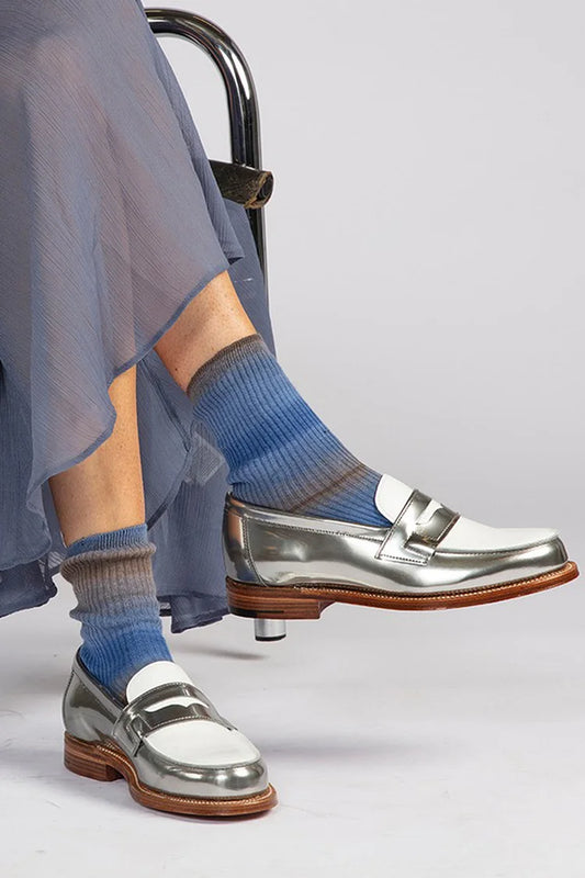 Metallic schimmernde Colorblock Loafers mit runder Spitze in Silber [Vorbestellung]