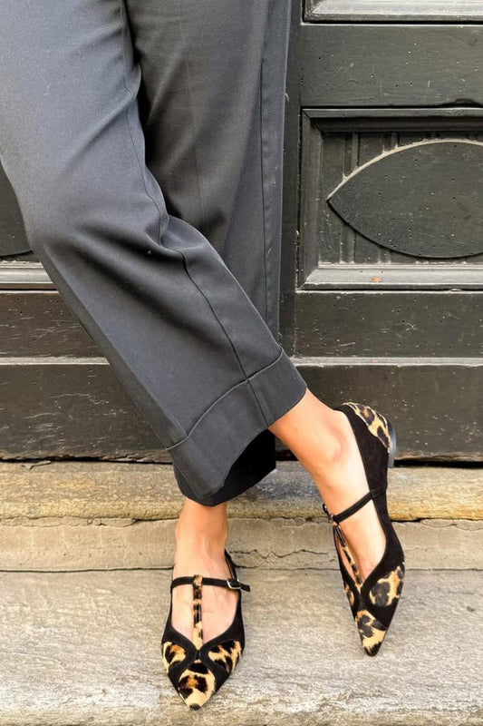 Leopardenmuster T-förmiger Spannriemen Spitz zulaufende Zehen Schwarze Ballerinas [Vorbestellung]