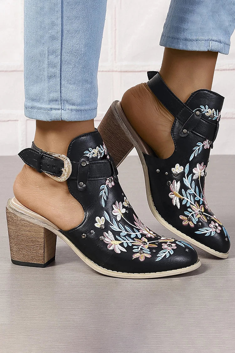 Zapatos de tacón grueso con punta redonda, tachuelas y bordado floral 