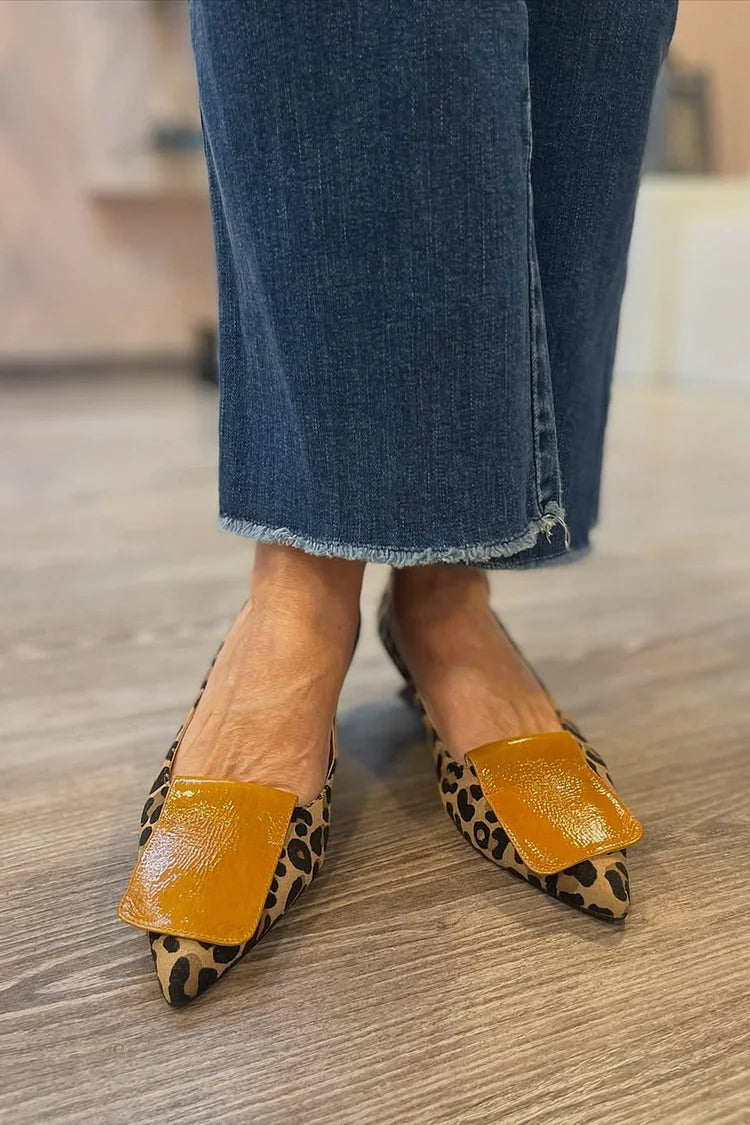 Scarpe col tacco basso color cachi con punta a punta e patchwork di leopardo [Pre-ordine]