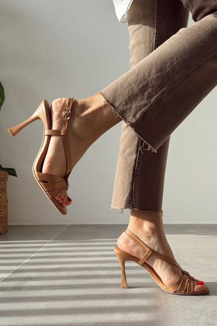 Scarpe con tacco a spillo marrone chiaro con cinturino annodato e punta aperta [Pre-ordine]