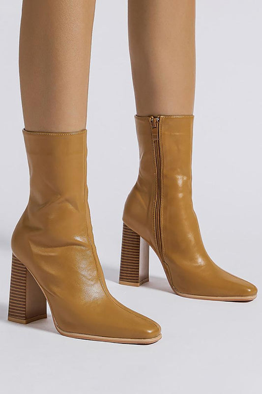Stivali a metà polpaccio con punta quadrata, cerniera semplice e tacco grosso