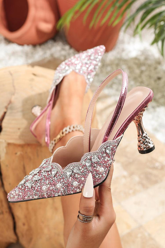 Sandali con tacco a spillo, decorati con perle e strass, con punta traforata e cinturino posteriore