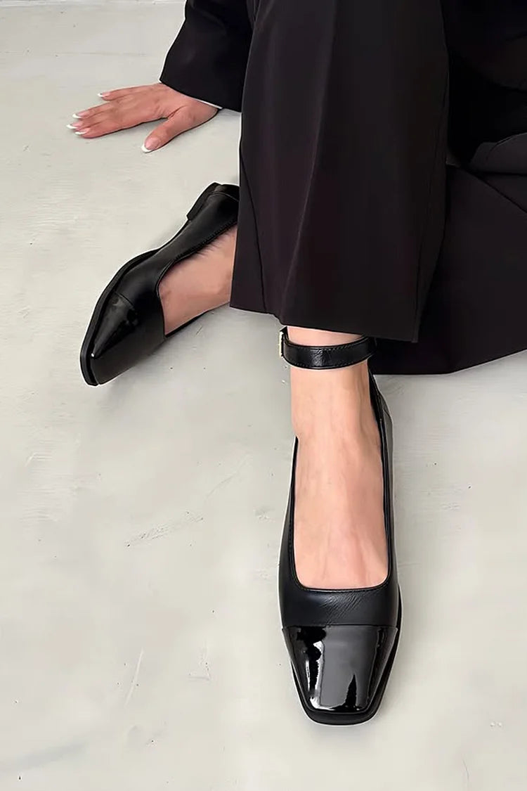 Ballerine nere con punta quadrata e cinturino alla caviglia con fibbia patchwork [Pre-ordine]