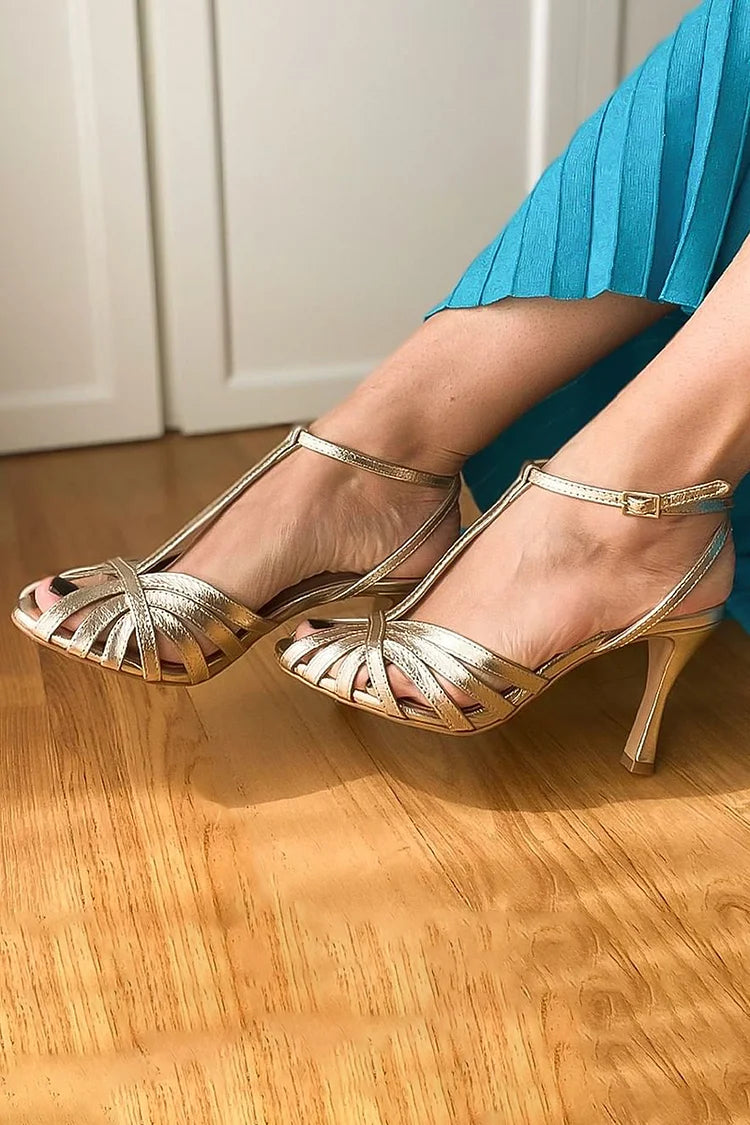 Tacones de aguja dorados con hebilla y correa en T peep toe ahuecados 